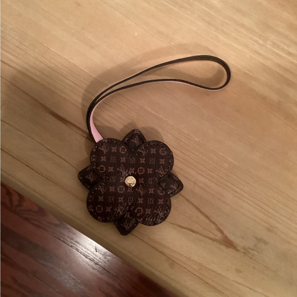 Louis Vuitton Pink and Black Accessory Set - Picture 4 of 4